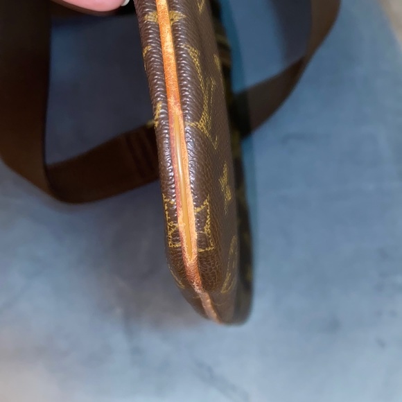 Louis Vuitton vintage Pochette Bosphore. Well loved. - Picture 6 of 10